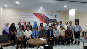 Pelatihan Stata Kerjasama LOGOV Celebes - UNISMUH Makassar